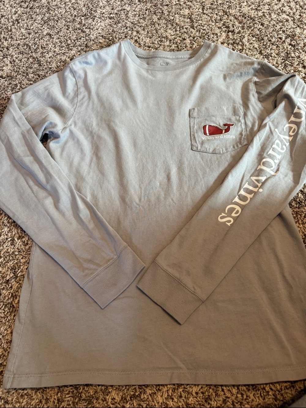 Vineyard Vines Men’s Long-Sleeve Pocket Tee - Light Gray with Red Whale Logo